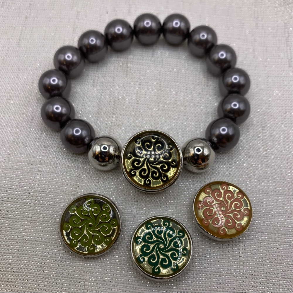 Gray Bead Snap Button Bracelet and 4 Charms - 18mm/20mm Ginger Snaps & Co. - Picture 4 of 10